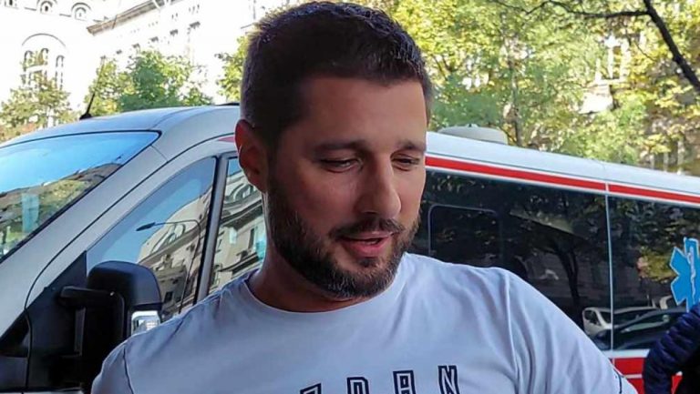 Marko Miljković u pratnji policije prevezen u Urgentni centar