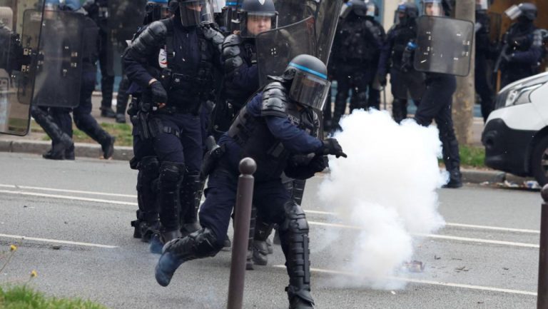 FILMSKO BEKSTVO U FRANCUSKOJ! Presreli policiju koja prevozila zatvorenika – najmanje dvojica policajaca ubijena