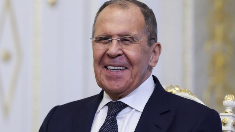 “NEDAVNI DOGAĐAJI SKINULI SU MASKE ZAPADA” Lavrov: Oni hoće da NAMETNU svoj red u svetu