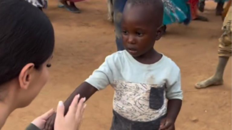 KOSOVKA DEVOJKA KOPA BUNAR U UGANDI: Tamaru je humanitarni rad odveo na drugi kraj sveta, ona ima srce za sve (FOTO/VIDEO)