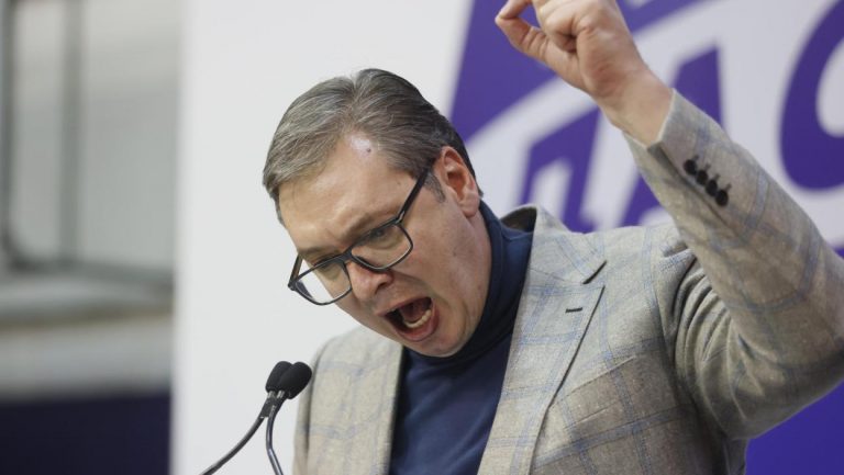 “Borite se za Srbiju” Vučić održao govor Orlovima pred let u Nemačku