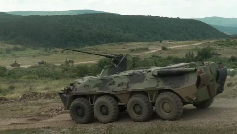 VOJSKA SRBIJE DOBILA NOVI OKLOPNJAK BTR-80A: Moćno oružje danas prvi put prikazano na združenoj taktičkoj vežbi “Vatreni udar 2024” (VIDEO)