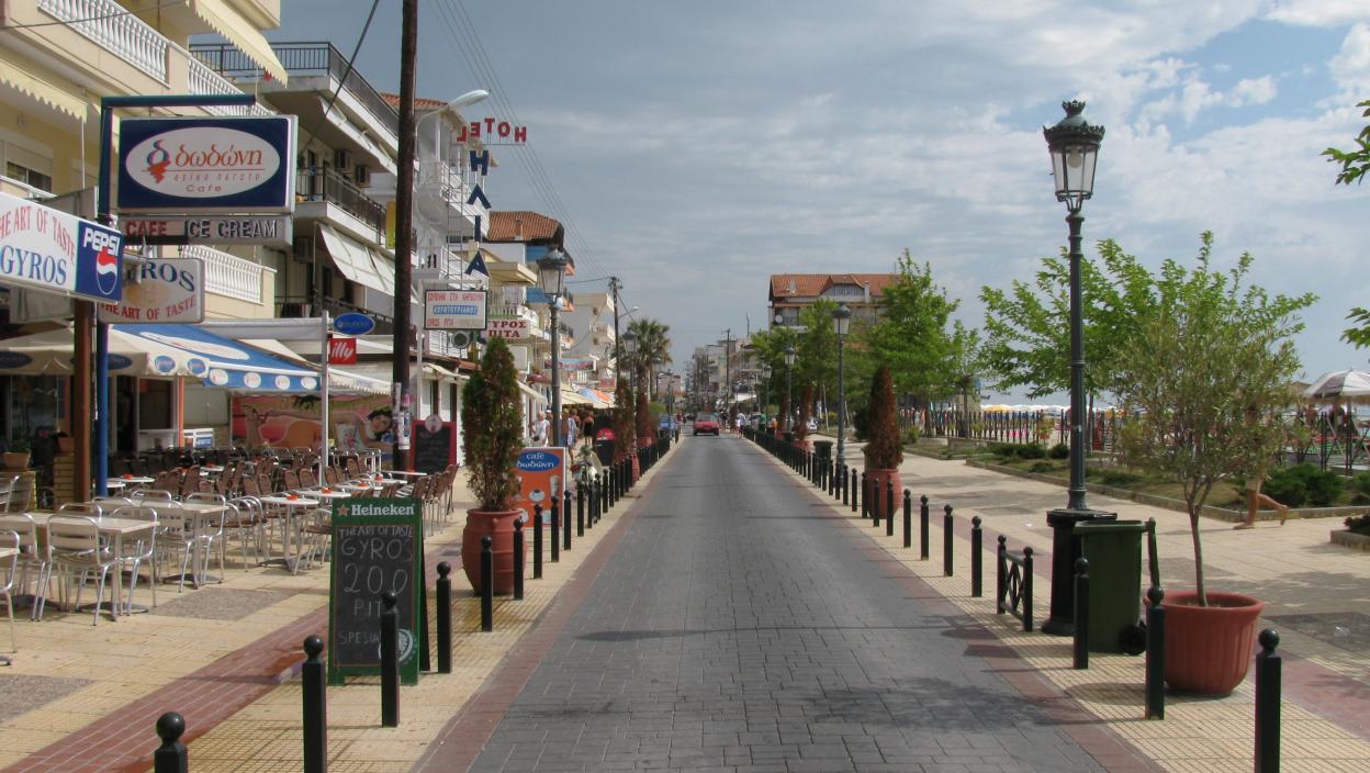 “OVAKVE VESTI ME OBASJAJU KAO SUNCE” Emotivna priča Srba sa letovanja u Nei Poriju: Da se preispitamo svi i nađemo “Vojislava” u sebi (FOTO)