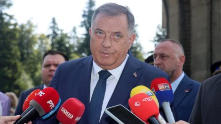 DODIK ODGOVORIO KOMŠIĆU: “Nema pravo da Srbima drži lekcije”