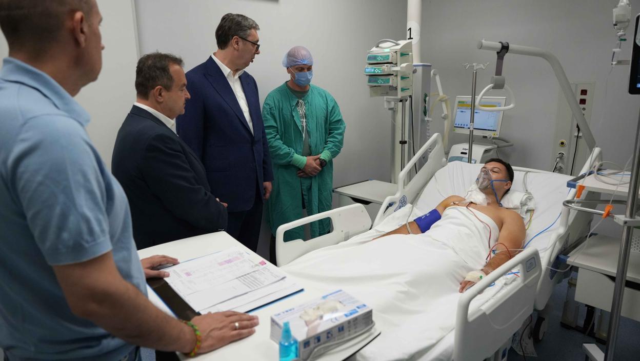 DOBRE VESTI: Žandarm povređen u terorističkom napadu izlazi iz bolnice, dočekaće ga ministar Dačić