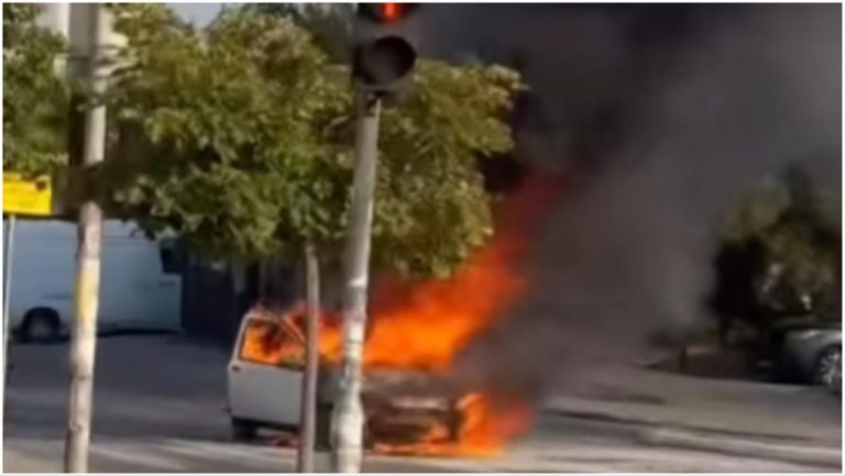 BUKTI VATRA NA KARABURMI! Jeziv snimak zapaljenog automobila (VIDEO)