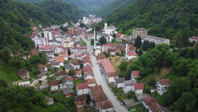 SVE SRPSKE PARTIJE PODRŽALE JEDNOG ČOVEKA! Ovo je njihov kandidat za načelnika Srebrenice!