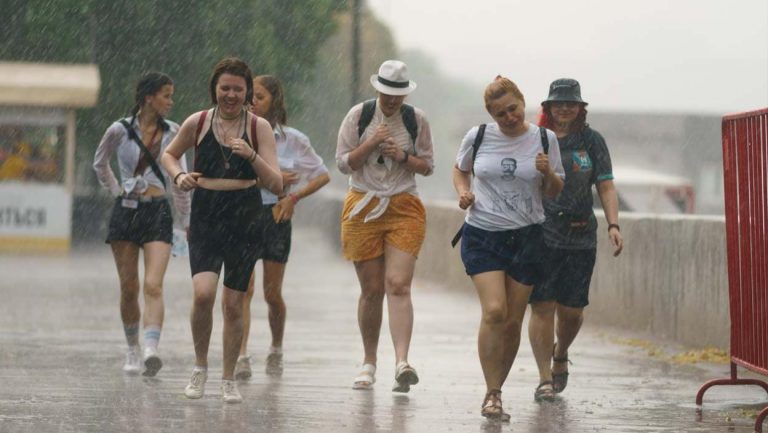 TROPSKE TEMPERATURE I GRMLJAVINSKE OLUJE PRETE SRBIJI: Evo kada se očekuje prestanak padavina