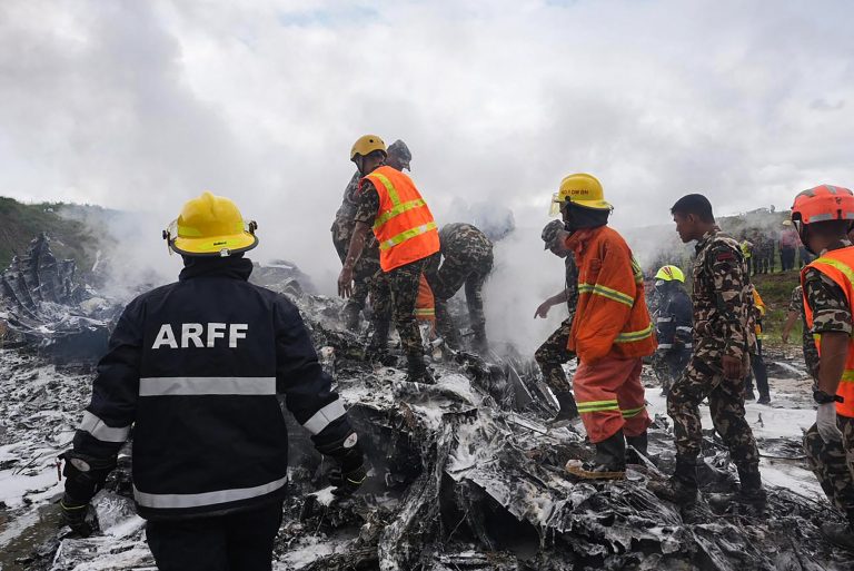 Pronađena 22 tela posle avionske nesreće u Nepalu, pilot hospitalizovan