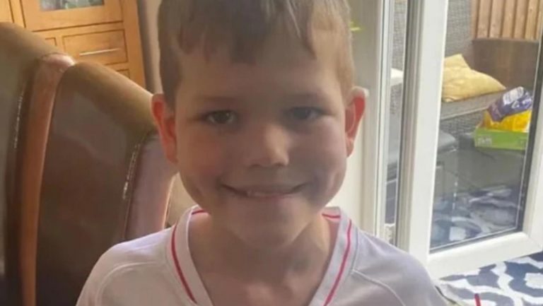 HEROJSKI NAPORI SPASILACA NISU POMOGLI: Mališan (8) upao u reku i izdahnuo na tatinim rukama – Iz vode je izvučen živ, pokušali su da ga reanimiruaju
