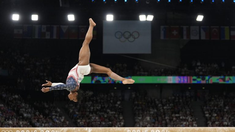 SIMON BAJLS PRESUDILA: Amerikanke osvojile zlato u sportskoj gimnastici