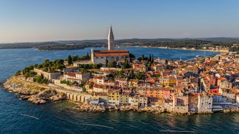 BURA DUŽ JADRANSKE OBALE: Šta se dešava sa morem u regionu? Ovo treba da znaju svi koji se tamo kupaju