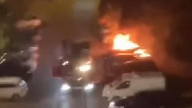 DETONACIJA ODJEKNULA NOVIM SADOM: Još jedan u nizu požara – Automobil se zapalio, materijalna šteta OGROMNA (VIDEO)