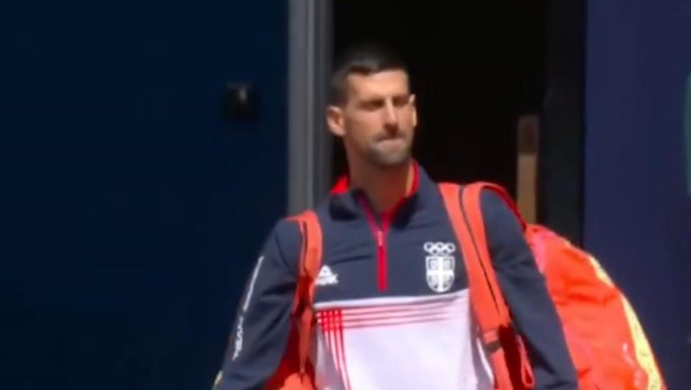 Alkaraz i Đoković zakoračili na teren, pa usledila NEZAPAMĆENA SCENA! Ovo se Novaku retko dešavalo (VIDEO)