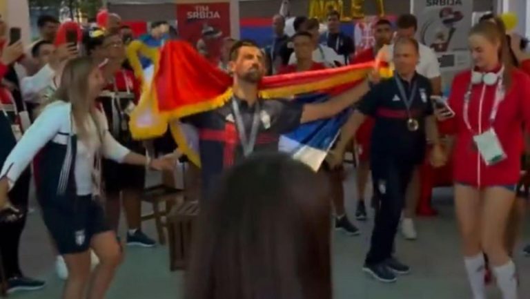 PIČI KOLCE U PARIZU: Nole, odbojkašice i Mikec napravili žurku u Olimpijskom selu (VIDEO)