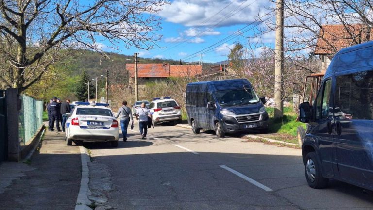POMAHNITALI RAZBOJNIK U NIŠU NAPADAO LJUDE NOŽEM PO ULICI “Tražio je da mu kupe pivo i cigare” – policija munjevito reagovala