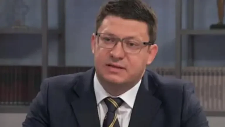 ĐURĐEV: “Dukljanin Vujošević ogolio suštinu protesta opozicije – huliganima i nasiljem rušiti demokratski izabranu vlast!”