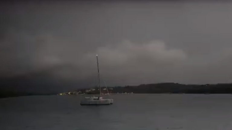 “MORE JE PODIVLJALO” Apokaliptično nevreme RAZBILO brodove u Hrvatskoj – jaki vetrovi nosili sve pred sobom (VIDEO)