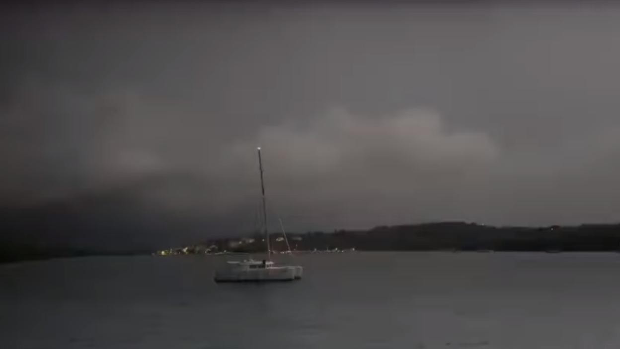 “MORE JE PODIVLJALO” Apokaliptično nevreme RAZBILO brodove u Hrvatskoj – jaki vetrovi nosili sve pred sobom (VIDEO)