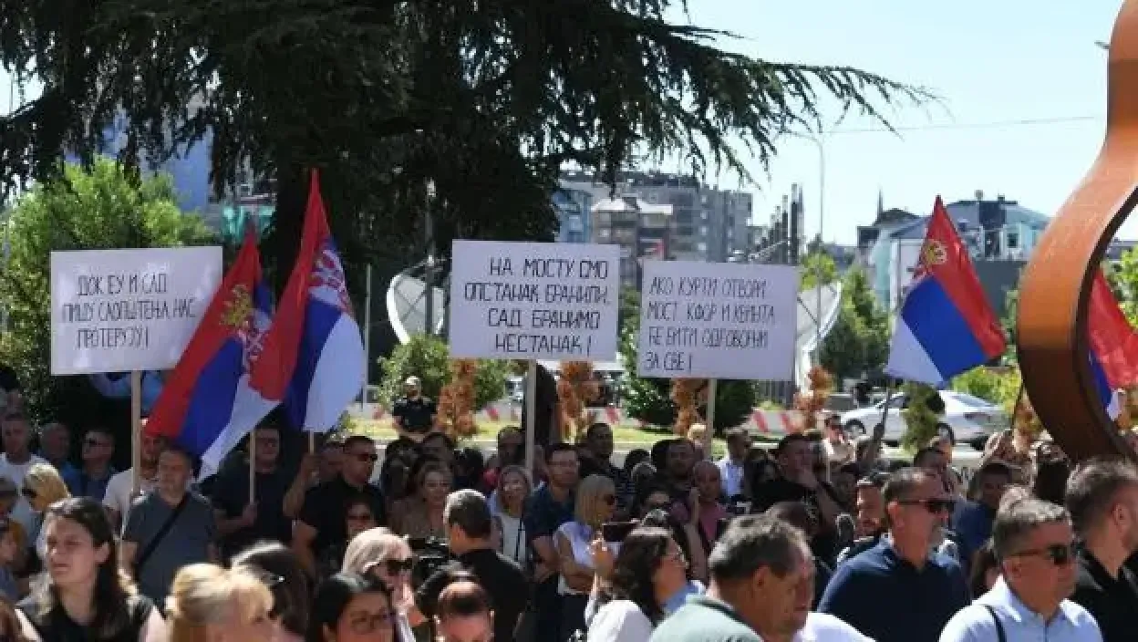 DOBRE VESTI! Dvojica Srba puštena nakon privođenja u Kosovskoj Mitrovici, završena protestna šetnja