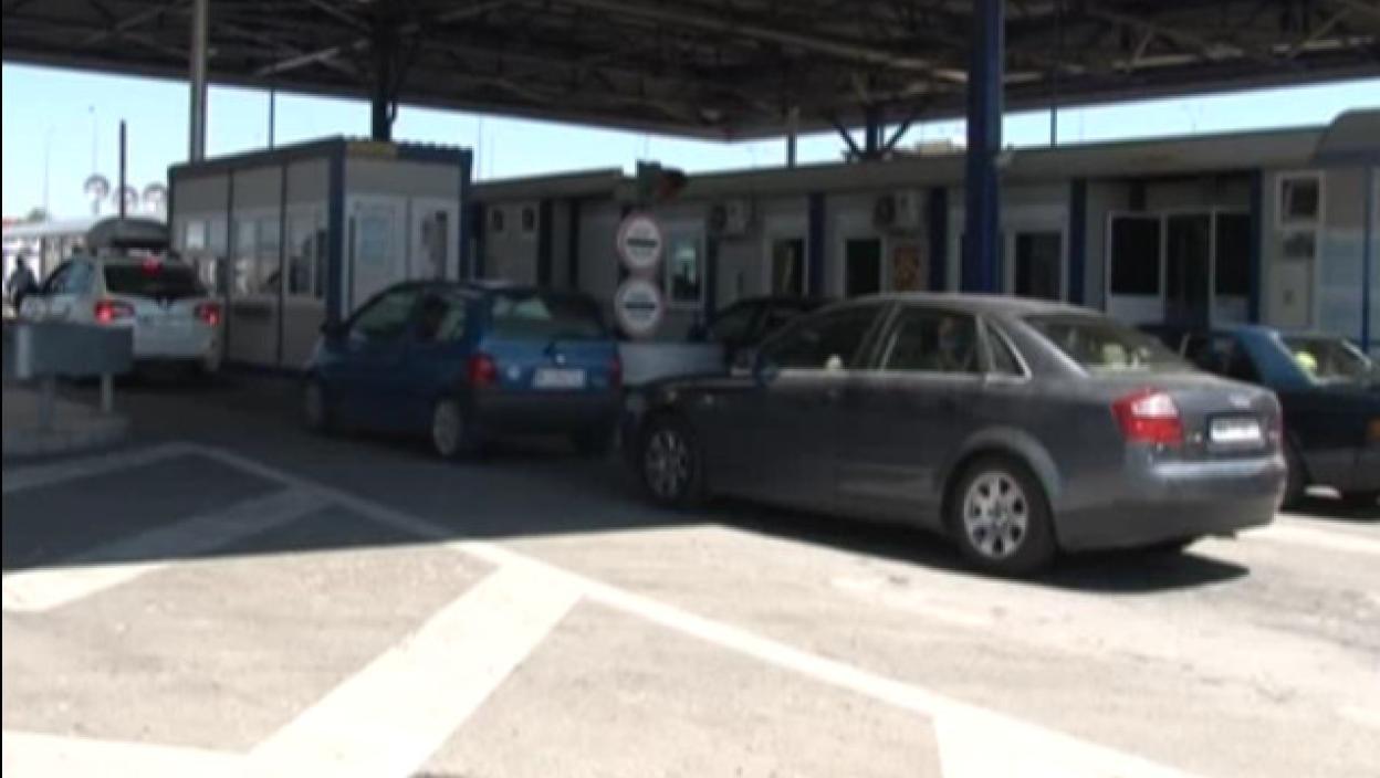 CARNICI NA GRANICI U SRBIJI ŠOKIRANI ŠTA SU NAŠLI: U torbi jednog putnik našli predmete vredne milione