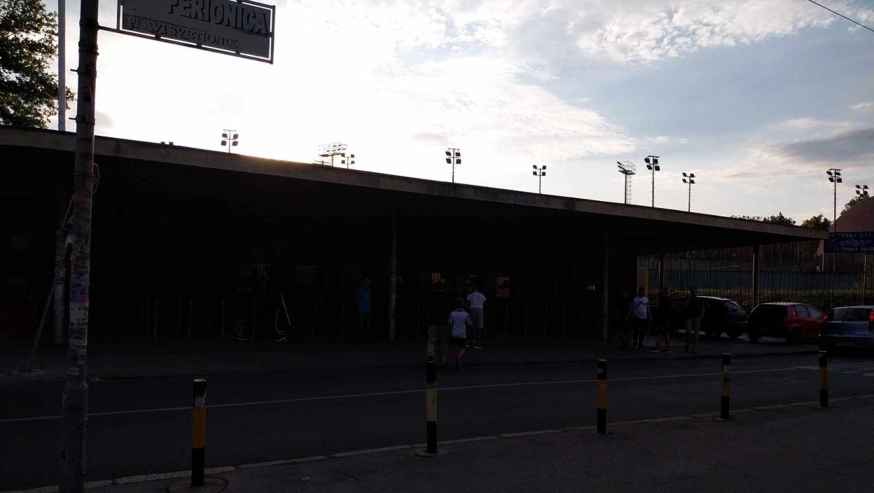 Tužne slike kod stadiona Partizana pred meč sa Luganom (FOTO)