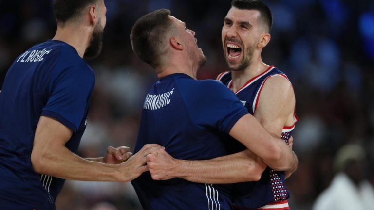 On je najpovučeniji i najdiskretniji čovek među srpskim herojima: Dobrićeva supruga se krije od javnosti, ali postoje fotografije! Predivan par (FOTO)