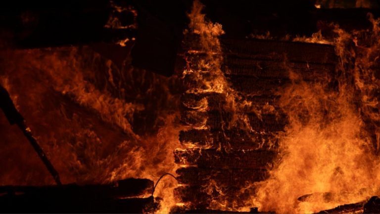 POŽARI BESNE NA ATICI: Drama u Grčkoj ne prestaje, evakuisani i manastiri u ovim područjima! VETAR OTEŽAVA GAŠENJE, ove pravce izbegavajte (FOTO/VIDEO)
