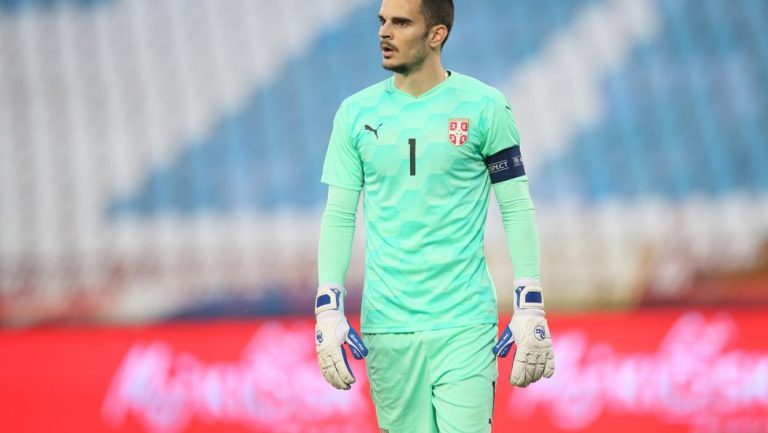 IZNENADA: Zvezda prodala golmana
