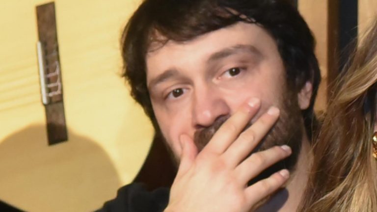 “Prevarila me sa najboljim drugom u WC-u” Naš glumac završio na psihoterapiji nakon izdaje – Radili su to dok sam bio tu