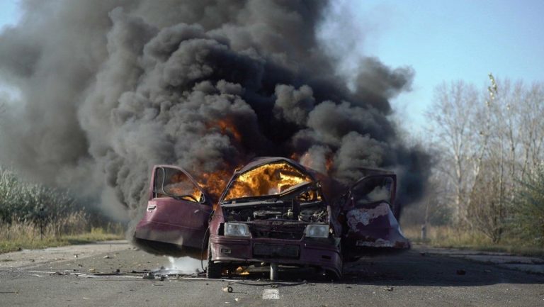 EKSPLOZIJE ODJEKIVALE KOSMETOM: Ranjene dve osobe u Peći, u Severnoj Mitrovici DETONACIJA