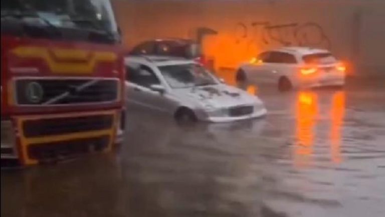 TOTALNI HAOS U NEMAČKOJ, PROGLAŠENA VANREDNA SITUACIJA: Bujica nosi sve pred sobom, stanovništvo hitno evakuisano (FOTO/VIDEO)
