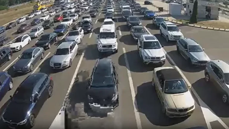 TOTALAN KOLAPS NA GRANIČNIM PRELAZIMA: Čeka se i do ČETIRI sata
