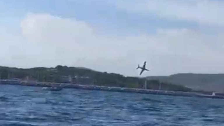 PAO AVION U FRANCUSKOJ Srušio se naočigled užasnutih ljudi, isplivali prvi snimci (VIDEO)