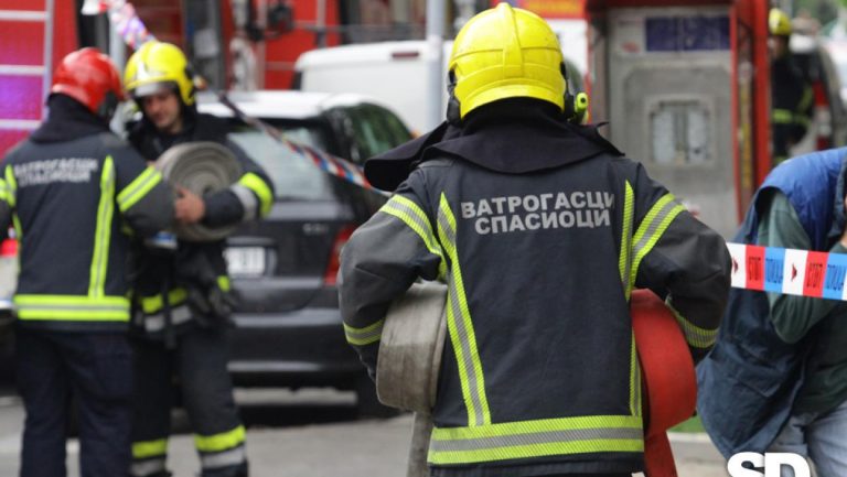 POŽAR U BEOGRADU Gori kod poznatog restorana! Više vatrogasnih vozila na licu mesta (FOTO)