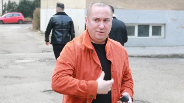 “OTIMAO MI JE MIKROFON čim vidi da su mi ruke PUNE PARA” Pevačica oplela po Đaniju, otkrila šta radi na privatnim proslavama: “To je jako ružno”