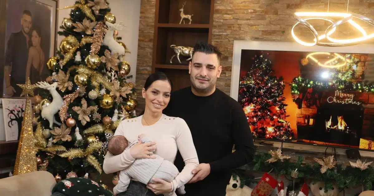 (VIDEO) NOVA GODINA U DOMU DARKA LAZĆA Folker nas ugostio u kući u Brestaču i pokazao u kakvom luskuzu uživaju, Kaća Lazić otkrila: “Jurio me je dok je čekao drugo dete”