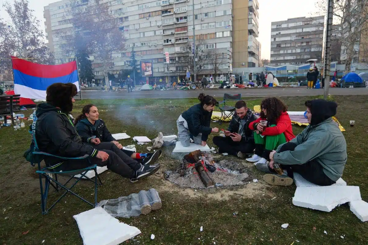 NASTAVLJENA BLOKADA U NOVOM SADU: Studenti u blokadi najavili da na Mostu slobode ostaju do danas u 15 sati