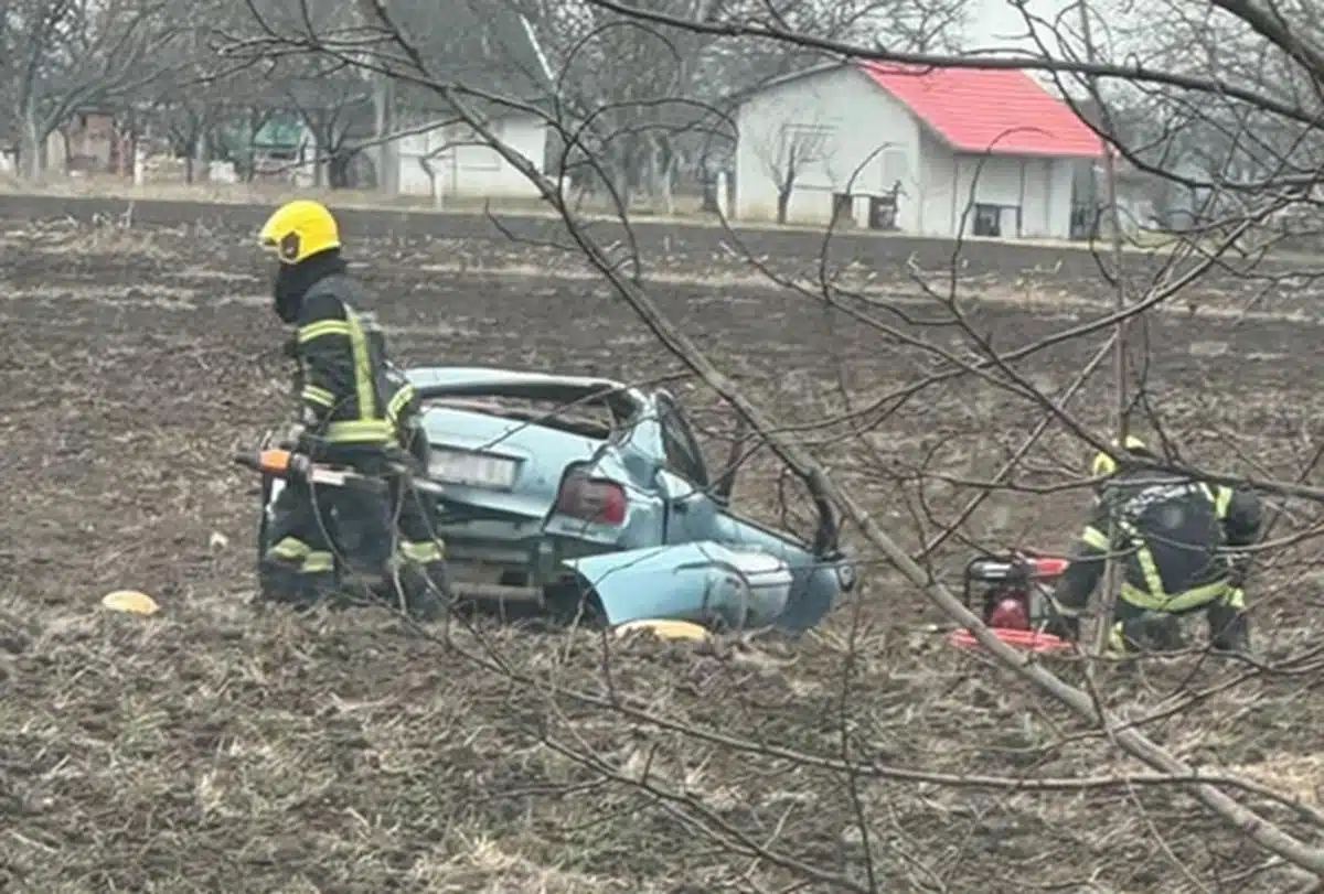 “VOZIO JE BRZO, NIJE USPEO DA ODREAGUJE NA VREME I SLETELI SU” Potresni detalji udesa kod Zrenjanina, uhapšen otac stradalog dečaka!