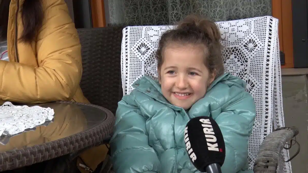 Lana je devojčica koja je morala da primi najskuplji lek na svetu da bi preživela, a sada njeni roditelji prodajom turšije prikupljaju sredstva za dalje lečenje