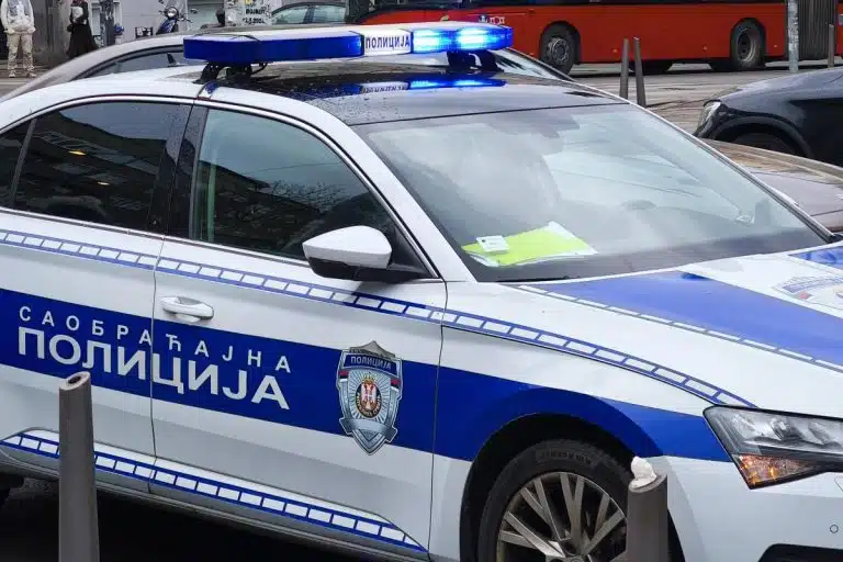 MAJKA KOJA JE IZBOLA SVOJU ŠESTOGODIŠNJU ĆERKU SE BRANILA ĆUTANJEM! Branilac za “Crnu Hroniku” o najnovijim informacijama jezivog slučaja nasilja u porodici!