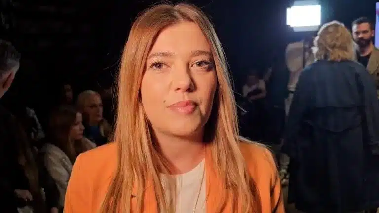 “LAŽNO SE PREDSTAVLJA KAO ADVOKAT” Kija Kockar se hvali pohvalnicom sa Pravnog fakulteta, a na mrežama je osvanula ŠOK OBJAVA – odmah je reagovala: “Ovo sam ja” (FOTO)