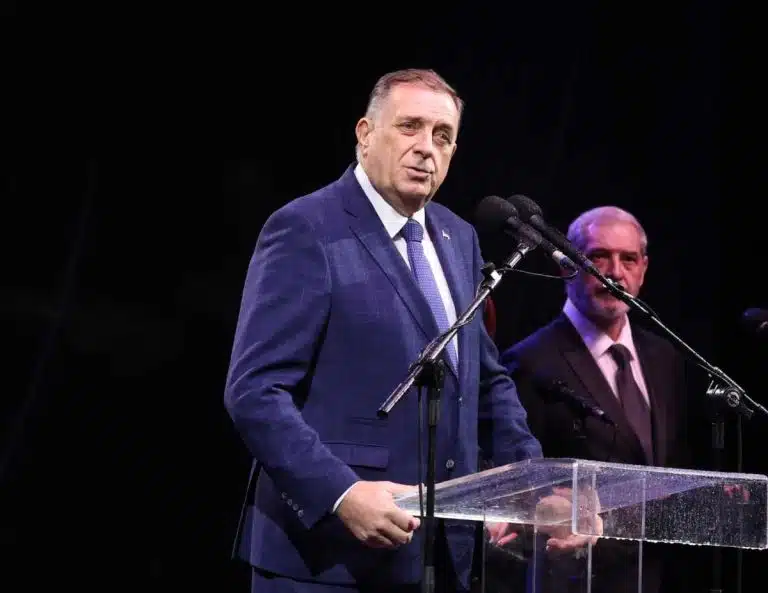 “OSEĆAM SE DOBRO I SIGURNO I NEMAM NAMERU DA NAPUSTIM OVAJ OBJEKAT POD PRITISKOM” Oglasio se Dodik o situaciji sa SIPOM: Pokušavaju da nešto mogu, ali ne mogu