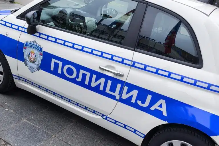 UBO ČOVEKA U GRUDI, PA GA JURIO NOŽEM! Osuđen mladić (28) iz Niša! Evo koju je kaznu dobio