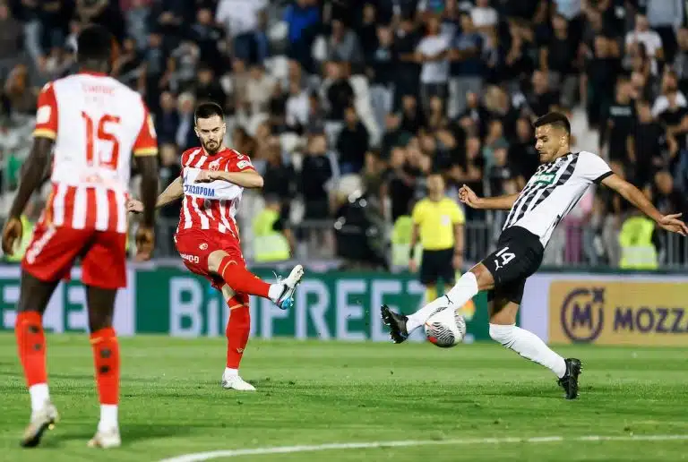 FK CRVENA ZVEZDA I FK PARTIZAN – NE ZANIMAJU NAVIJAČE! Košarkaški klubovi im održali lekciju! Više gledalaca protiv Albe i Virtusa nego na fudbalskom derbiju