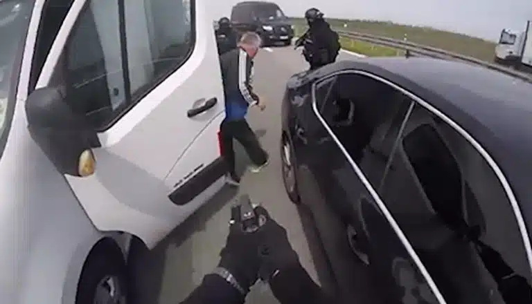 VELIKA ZAPLENA DROGE U NOVOM SADU: U velikoj akciji UKP zaplenjeno je 10 kg kokaina velike vrednosti!  Pogledajte kako je pao jedan od dilera! (FOTO, VIDEO)