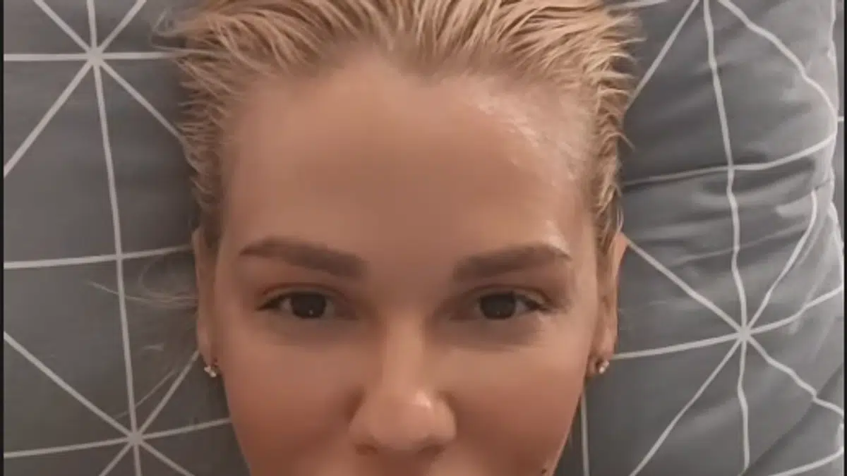 NATAŠA BEKVALAC LEŽI NA PRIVATNOJ KLINICI Oglasila se iz bolničkog kreveta, priključena na infuziju (FOTO)
