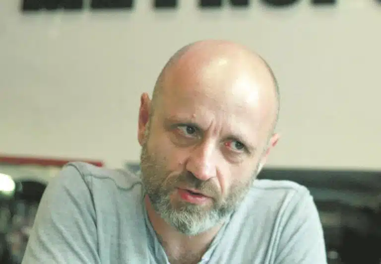 Oglasio se Mile Kekin posle puštanja na slobodu: “Četri službena lica ušla su mi u stan i strpali me u maricu, pa u ćeliju…”