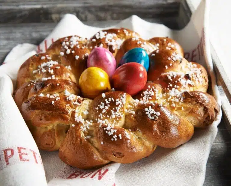 Tradicionalni recept za uskršnju pogaču: Obavezna je na trpezi za Veliku subotu