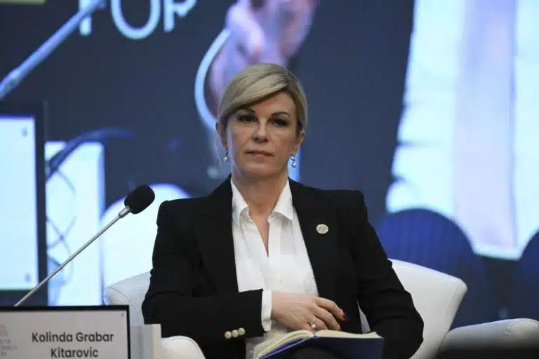 “NEKA TE ČUVAJU ANĐELI!” Tuga u porodici Kolinde Grabar-Kitarović: Bivša predsednica Hrvatske se oprostila potresnim rečima (FOTO)